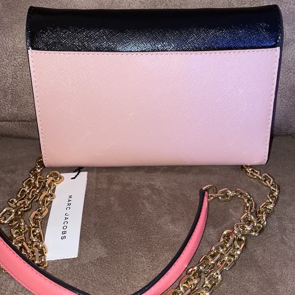 Marc Jacobs Wallet on chain crossbody. - Picture 6 of 7